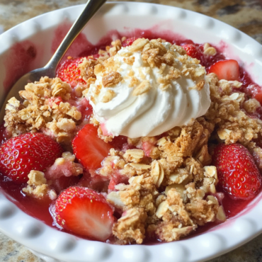 Easy Strawberry Crisp Recipe – Fresh, Sweet & Perfectly Crispy