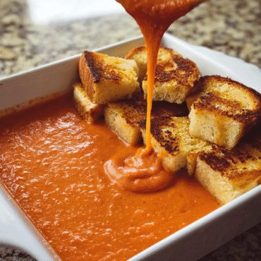 Tomato Soup & Grilled Cheese Casserole – The Ultimate Comfort Food Bake
